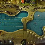 Chain Luxe Paradise Hotel