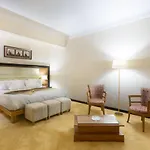 Chain Luxe Paradise Hotel
