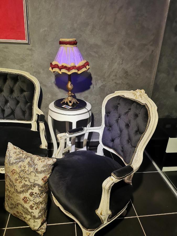 Apartment Chic 2