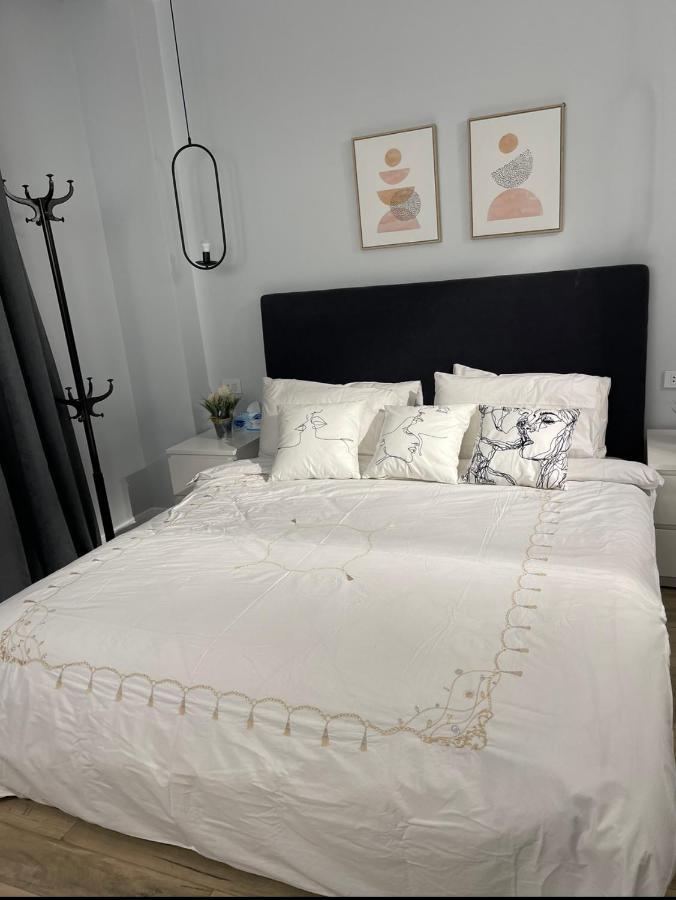 Apartment Penthouse 2br-للعائلات فقط Cairo