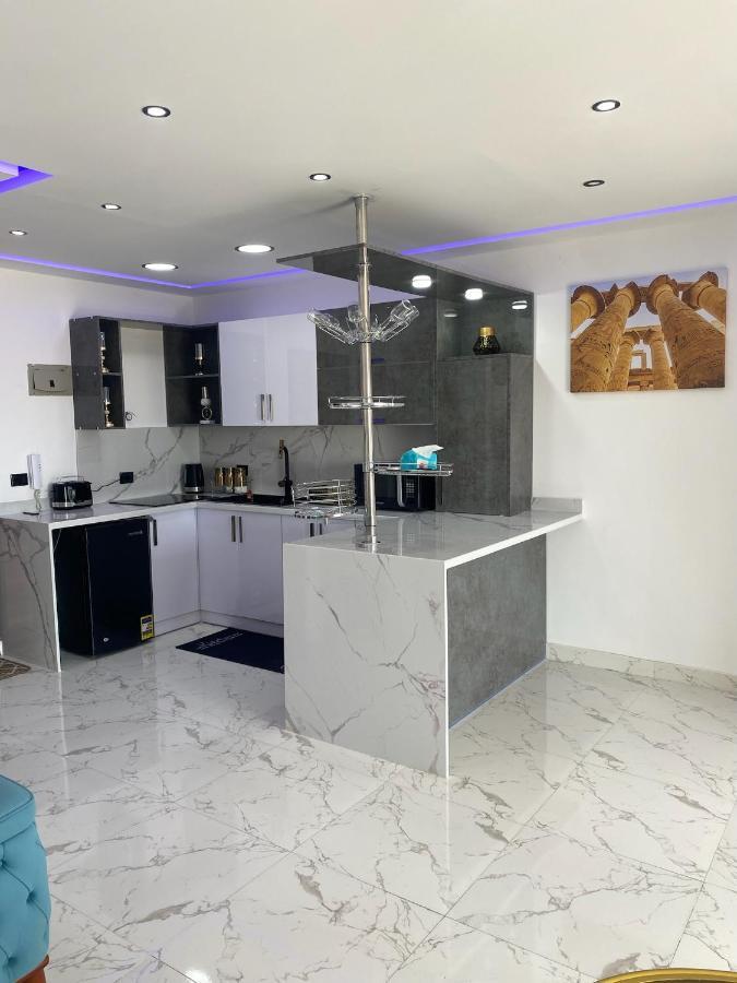 Blue Whale Front Centre Apartment Hurghada
