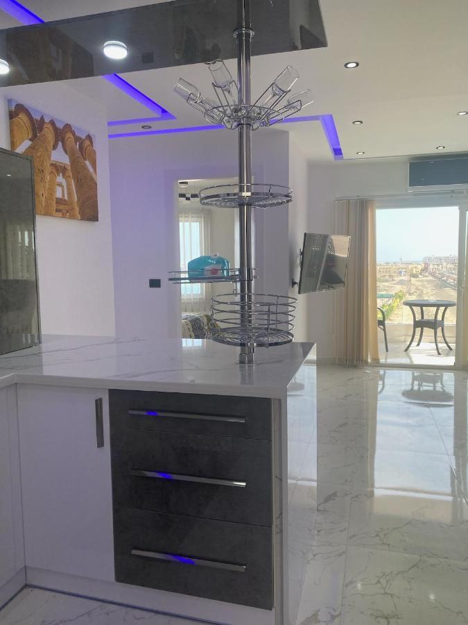 Blue Whale Front Centre Apartment