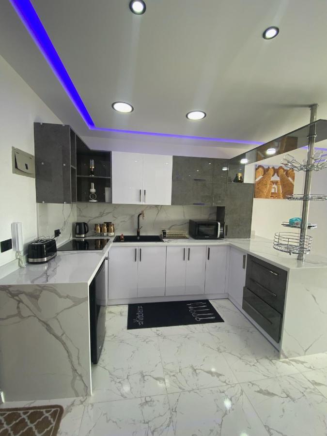 Blue Whale Front Centre Apartment