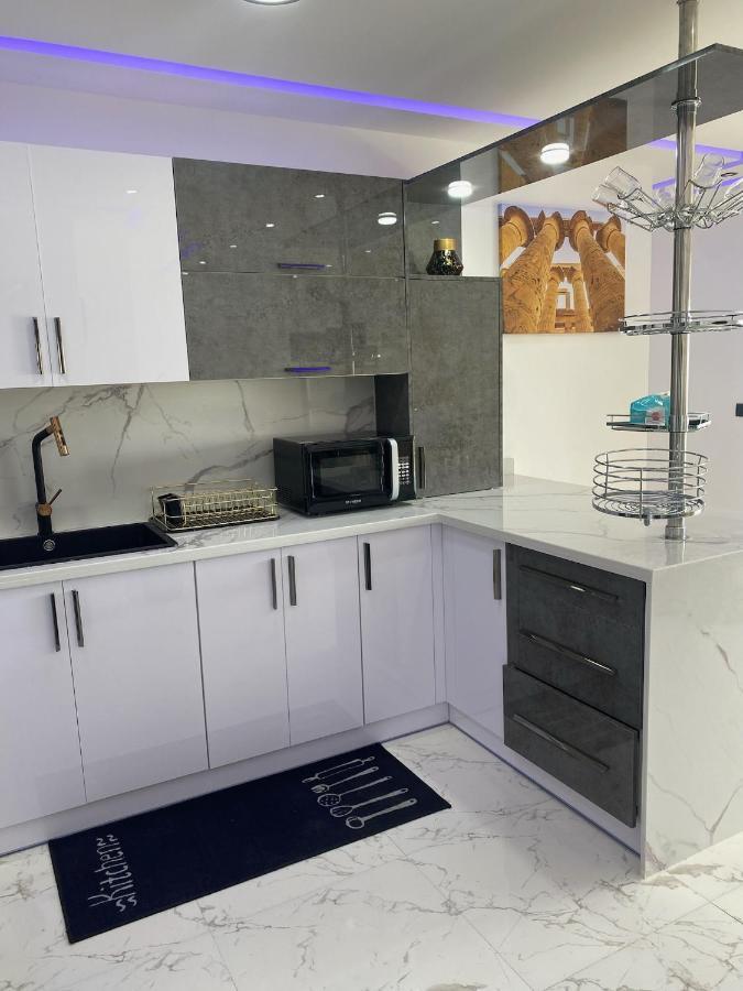 Blue Whale Front Centre Apartment