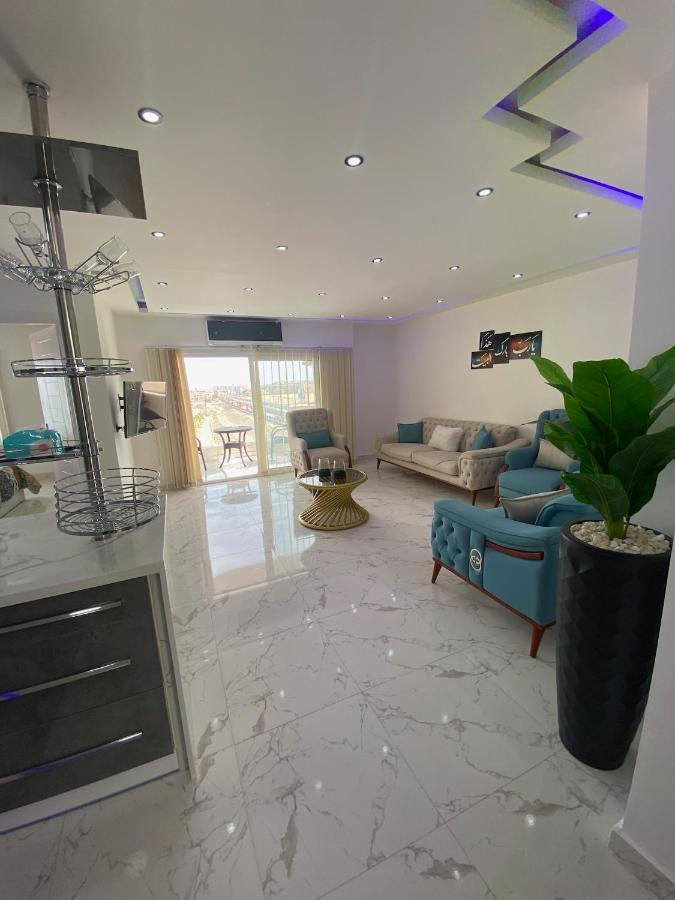 Blue Whale Front Centre Apartment Hurghada