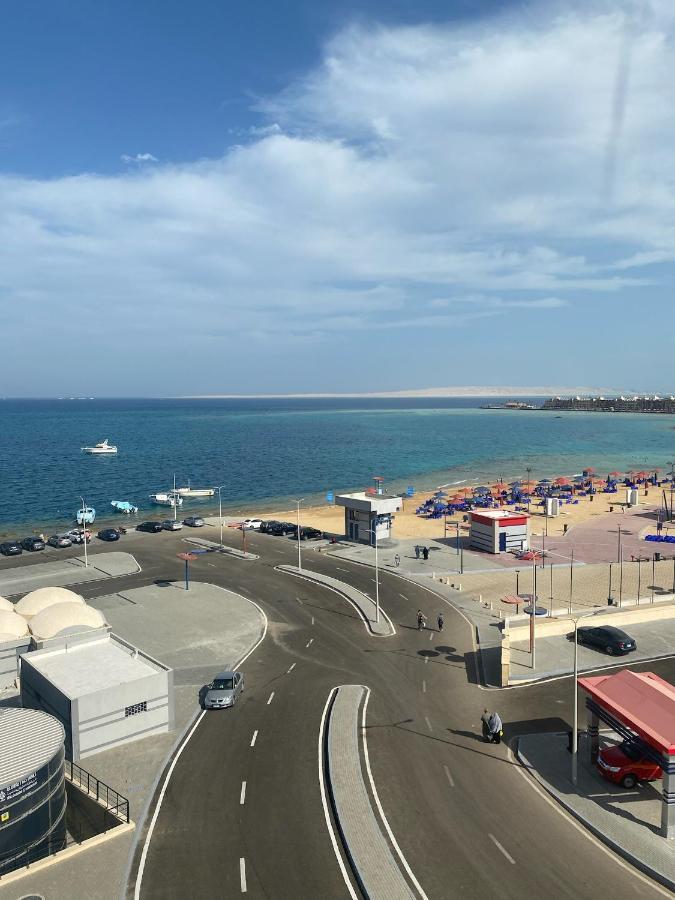 Blue Whale Front Centre Apartment Hurghada