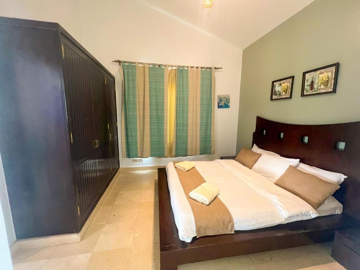 Luxury 4 Bedroom With A Heated Pool Vilă