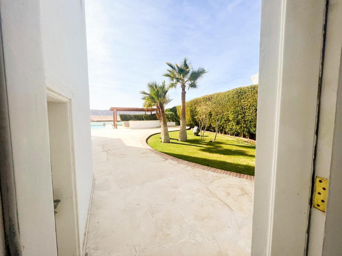Luxury 4 Bedroom With A Heated Pool Vilă