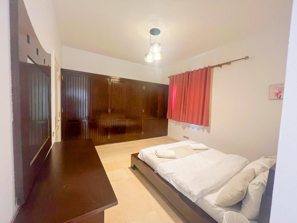 Luxury 4 Bedroom With A Heated Pool Vilă *
