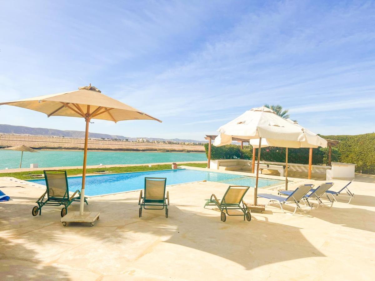 Vilă Luxury 4 Bedroom With A Heated Pool