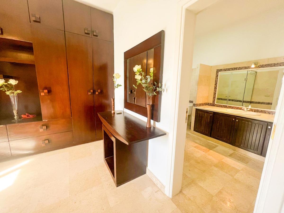Vilă Luxury 4 Bedroom With A Heated Pool