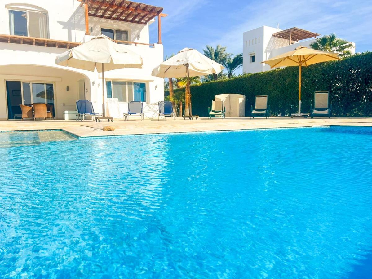 Luxury 4 Bedroom With A Heated Pool Vilă