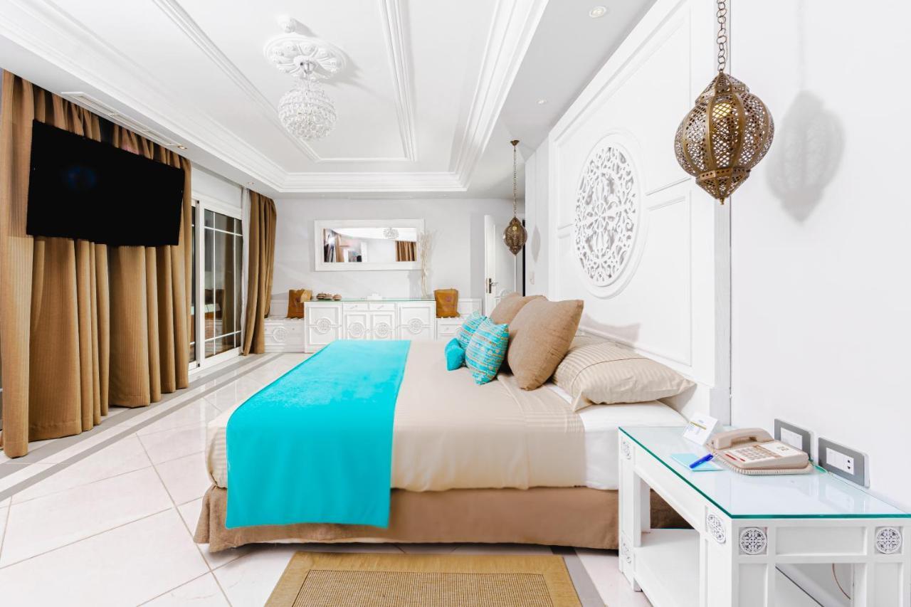 Resort Grand Palace - Couples Only 18 Years (adults Only)