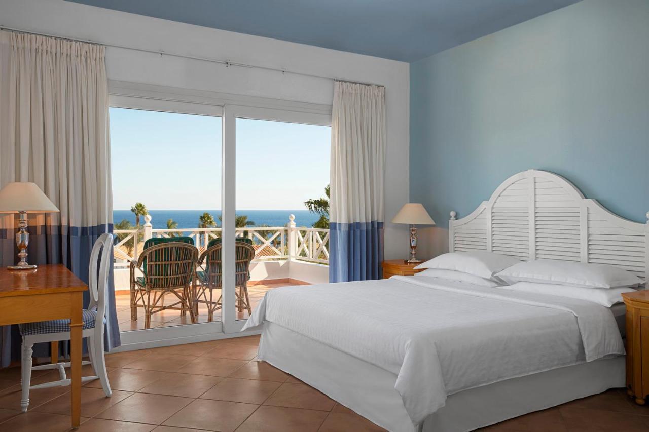 Sheraton Hotel, Resort, & Resort 4*