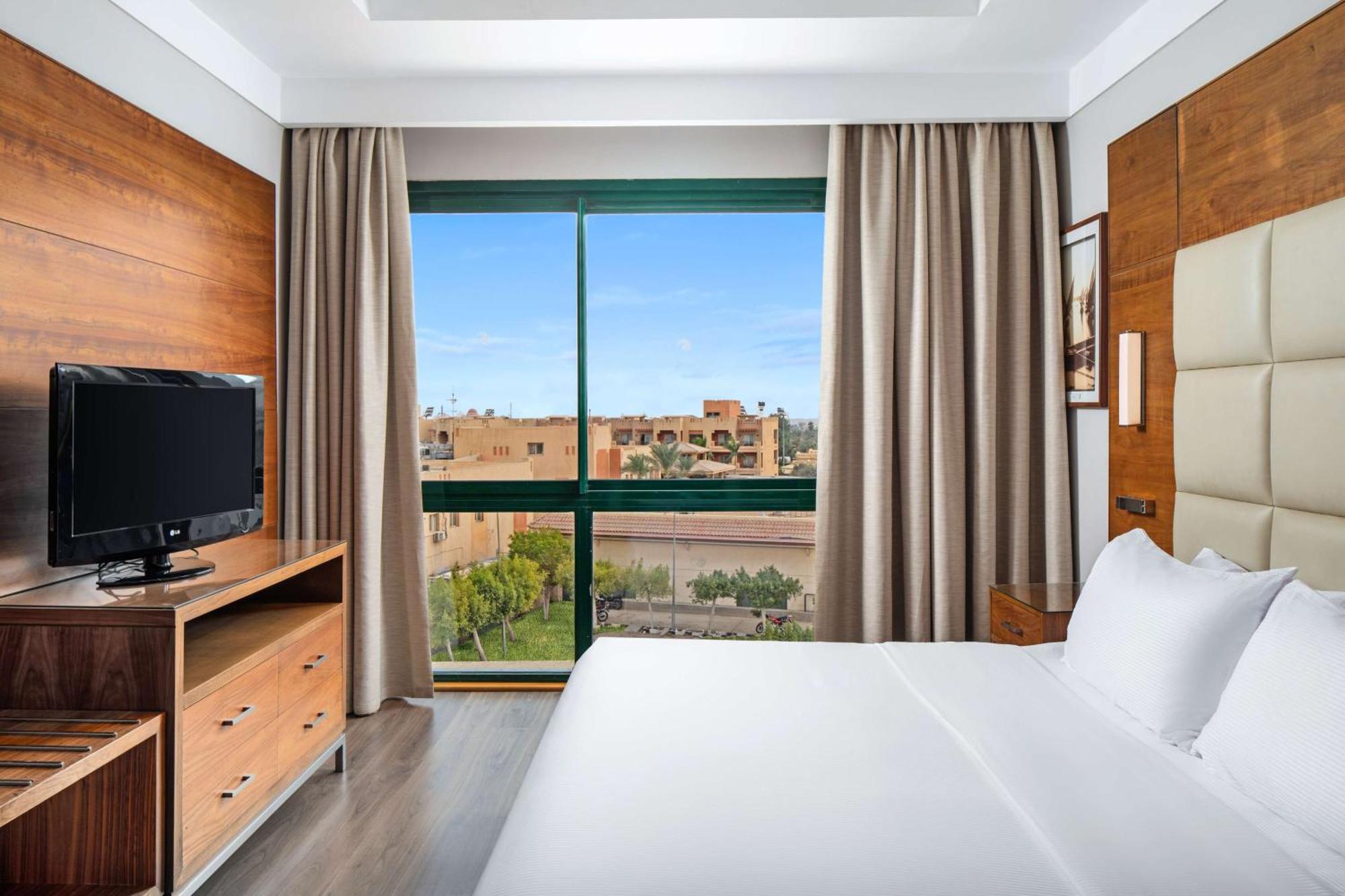 Hilton Pyramids Golf