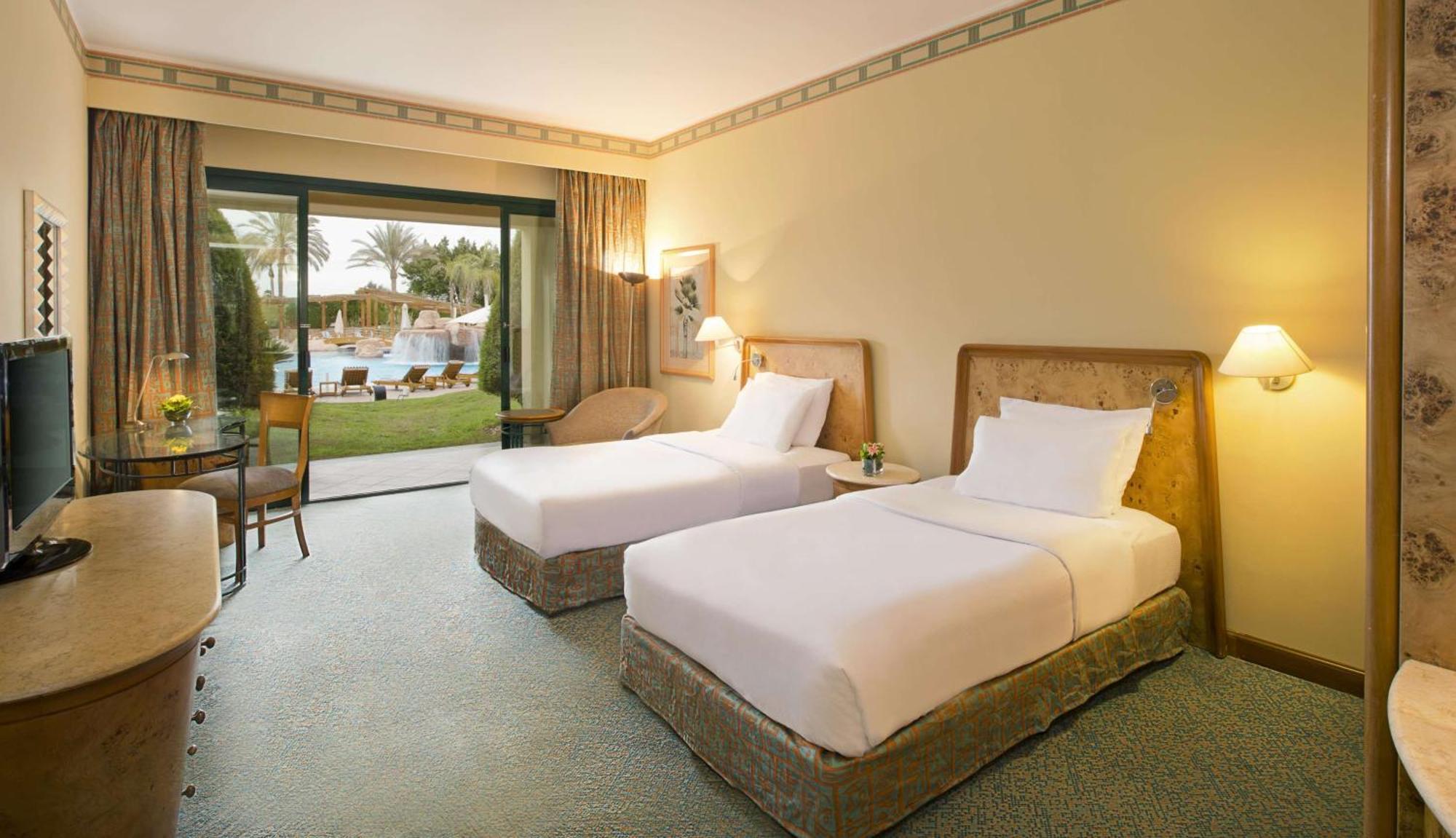 Hilton Pyramids Golf Resort 5*