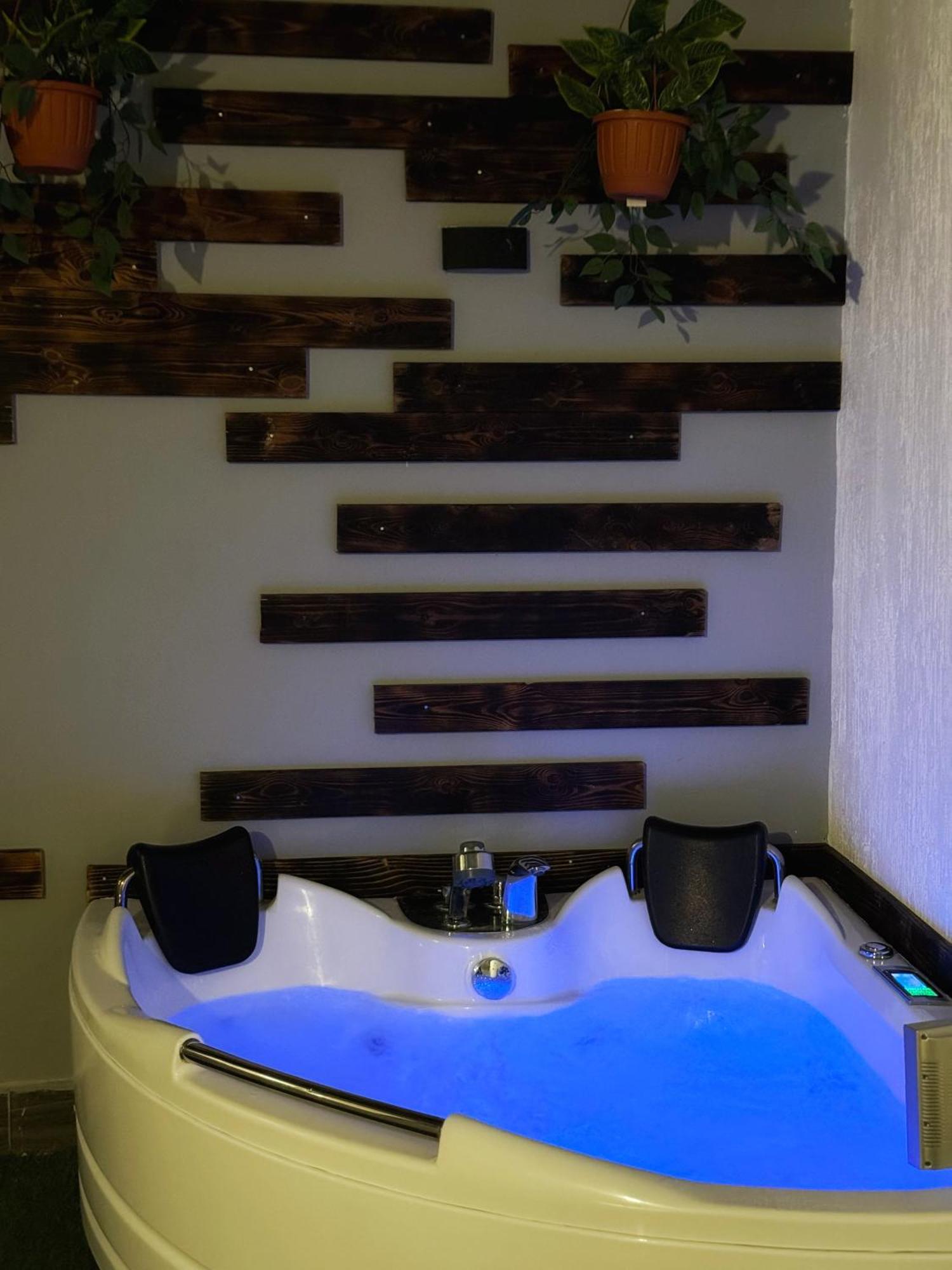 Private Jacuzzi With Garden Apartament