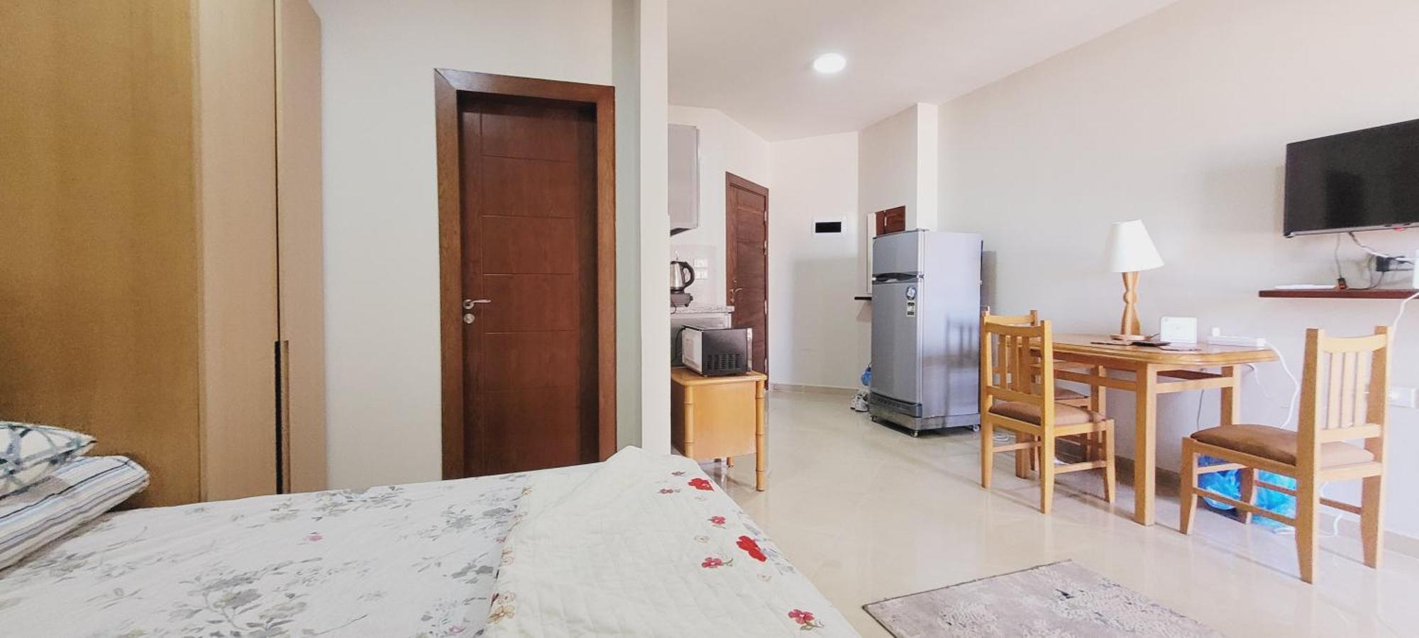 With Seaview, Amazing For Couples, Sunny & Seaview & Free Wi-fi Apartment *