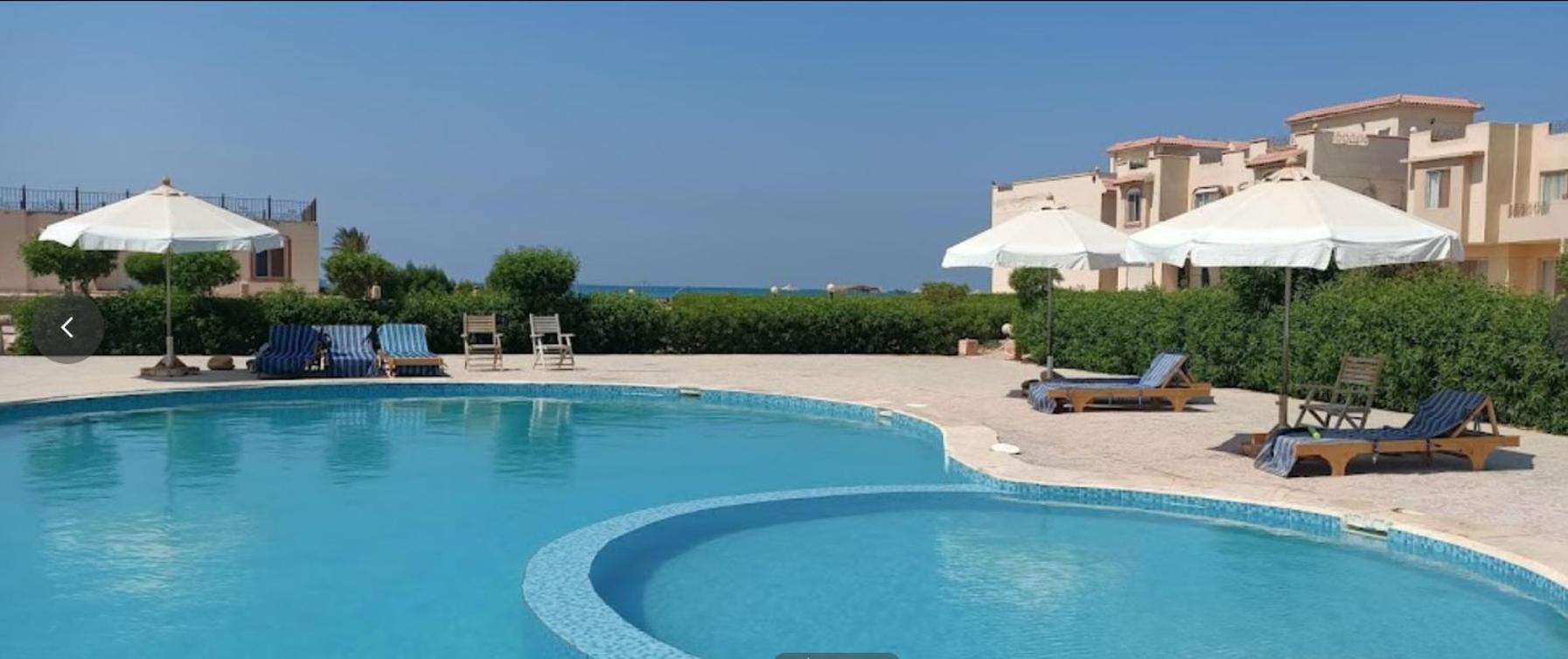 And Pools Front Challet In Apartamento