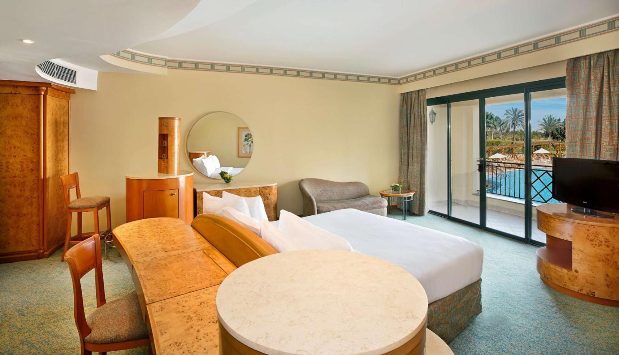 Resort Hilton Pyramids Golf 6th of October City