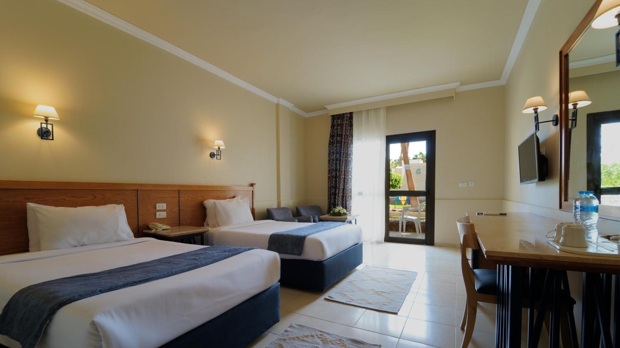 Regina And Aqua Park Resort 4*