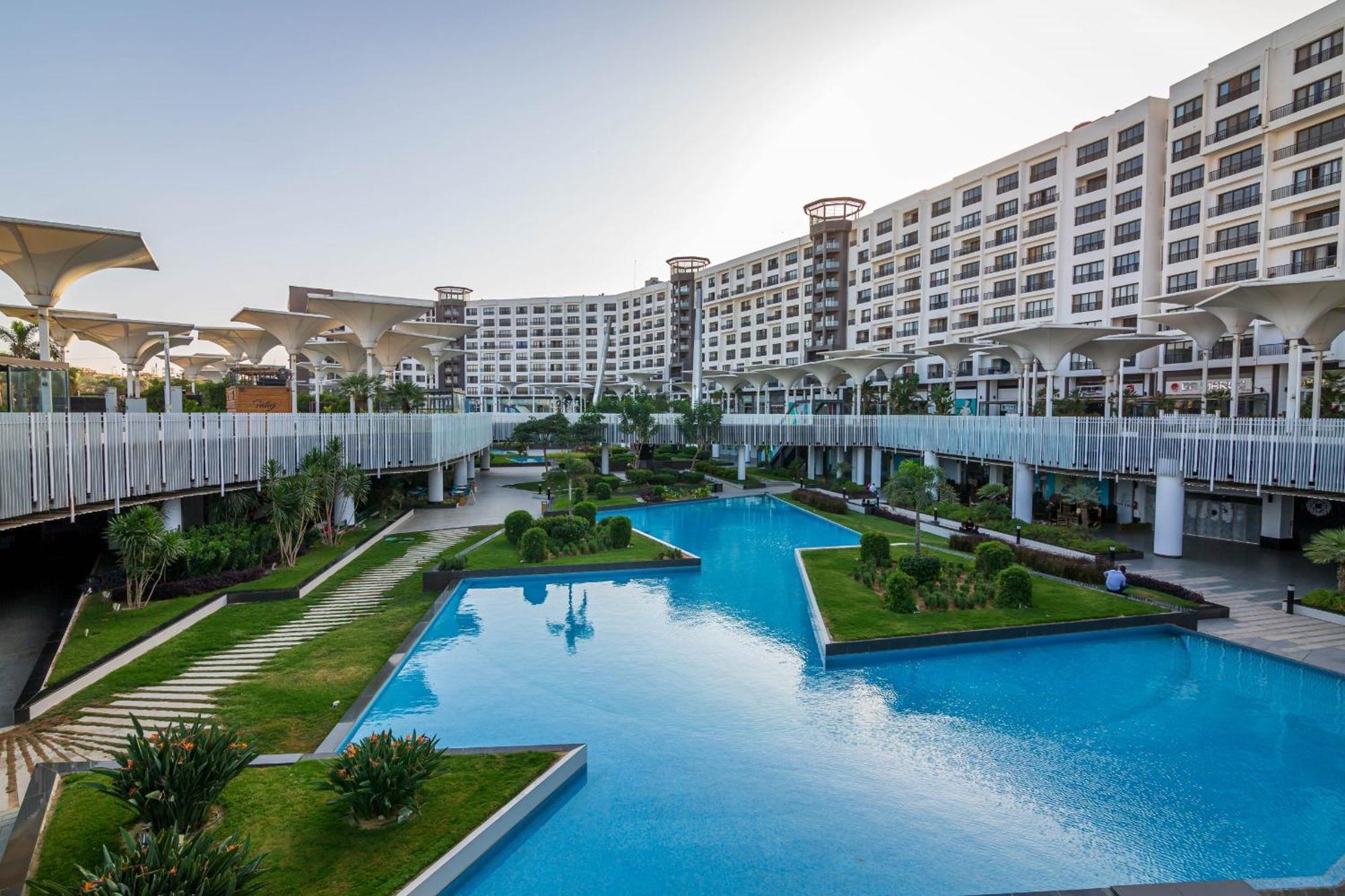 Nyoum Porto New * Cairo