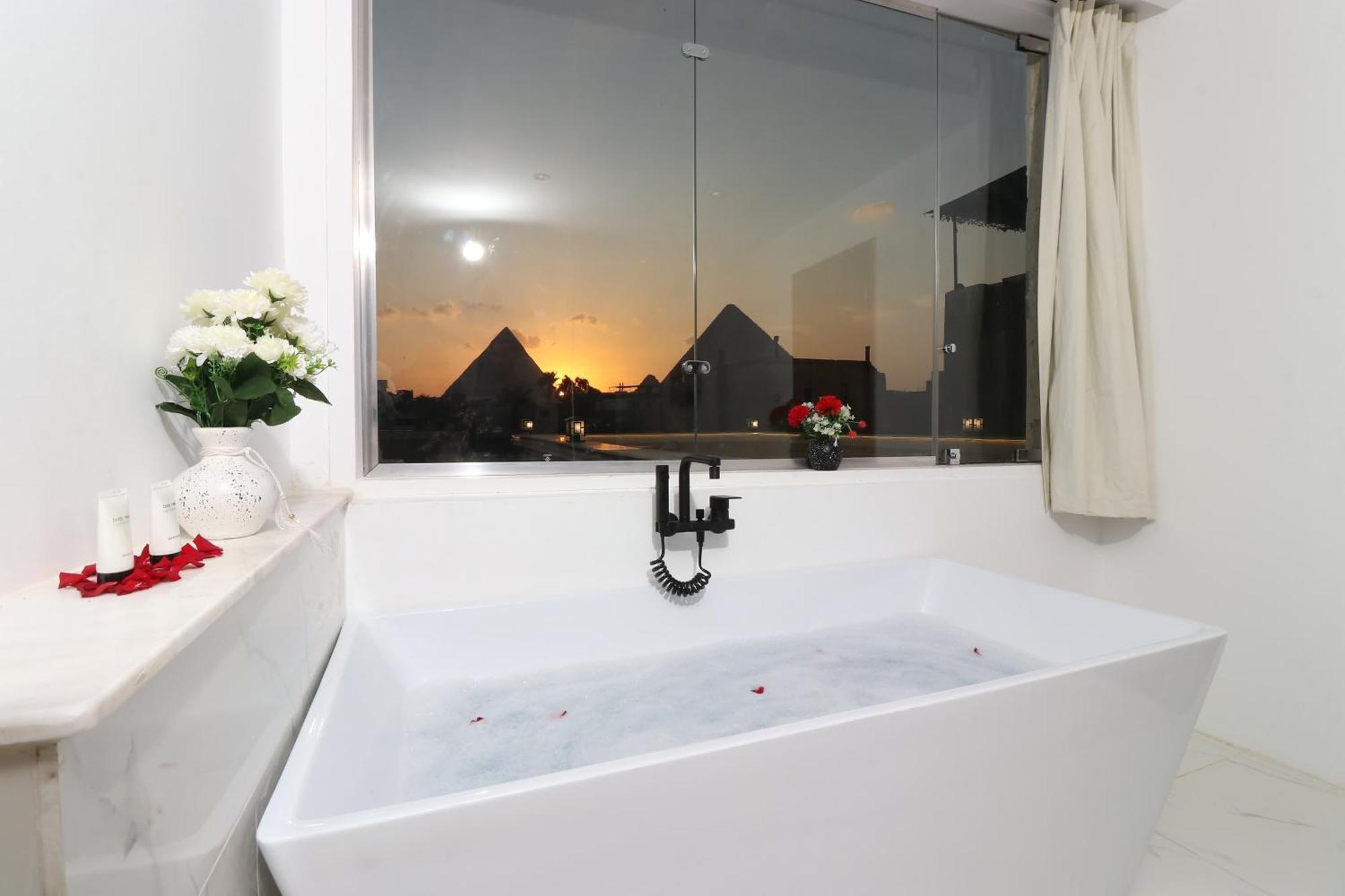 Hotel West Pyramids Kafrat al Jabal