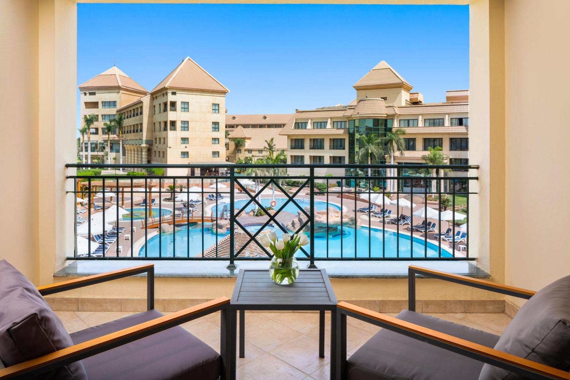 Hilton Pyramids Golf Resort 5*