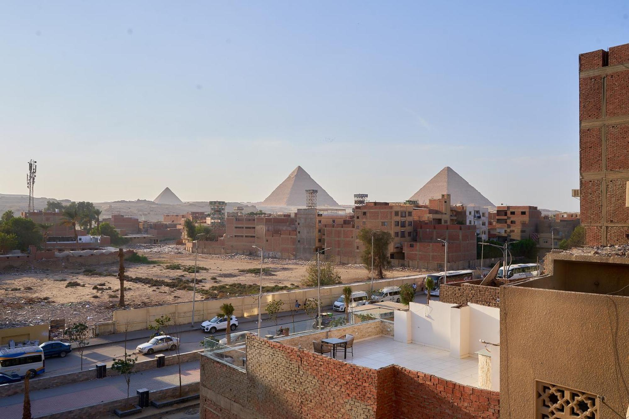 Hotel Crown Pyramids View 3*