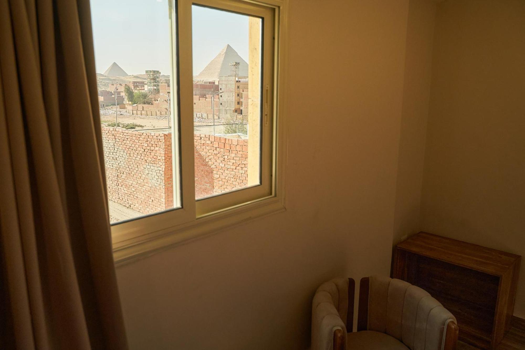 Crown Pyramids View 3*