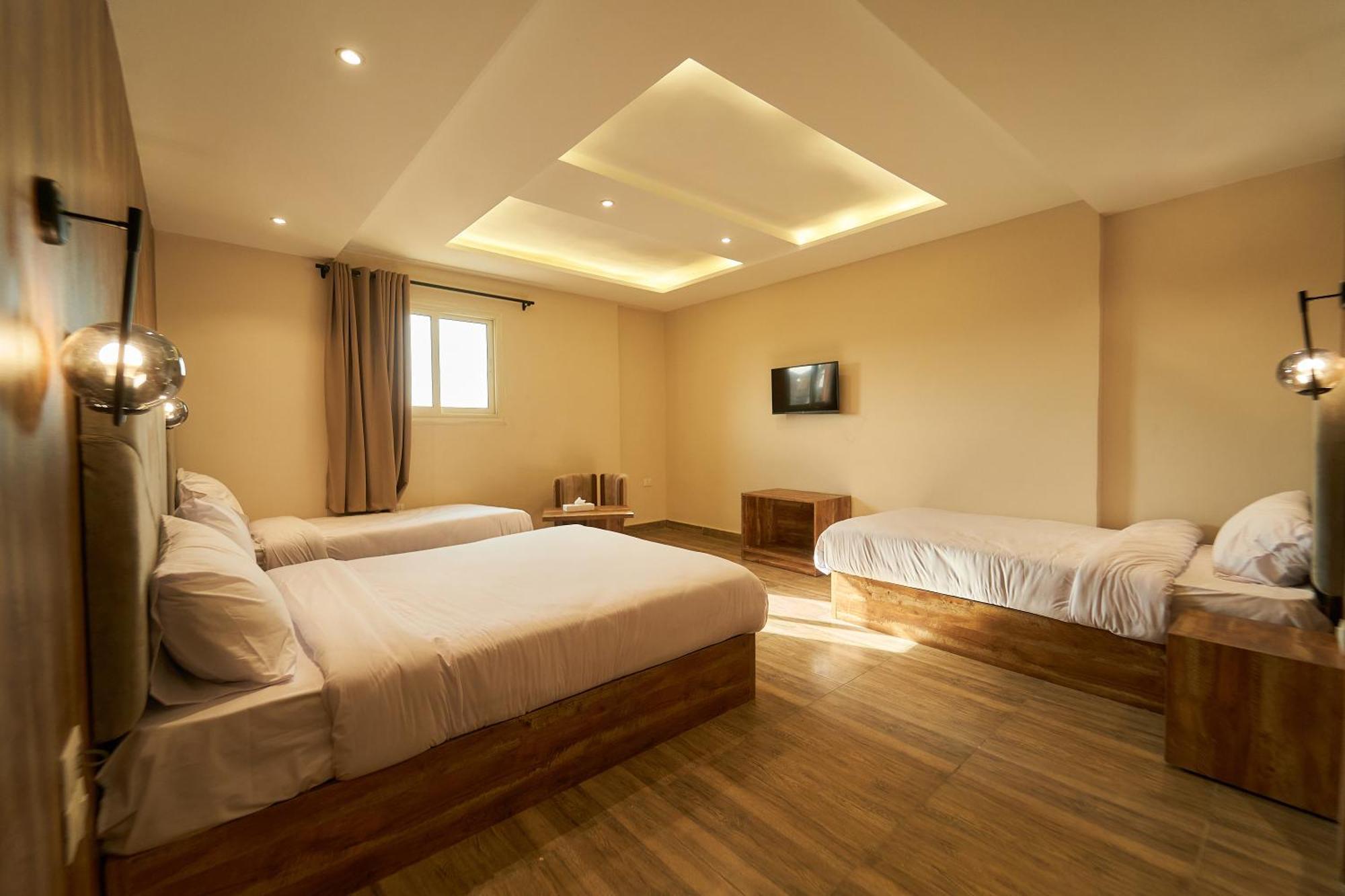 Hotel Crown Pyramids View 3*