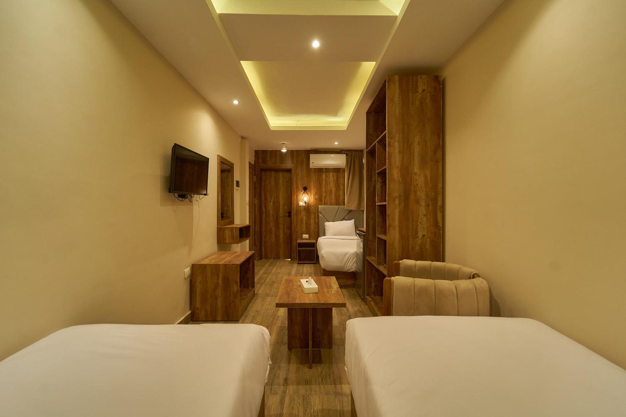 Crown Pyramids View 3*