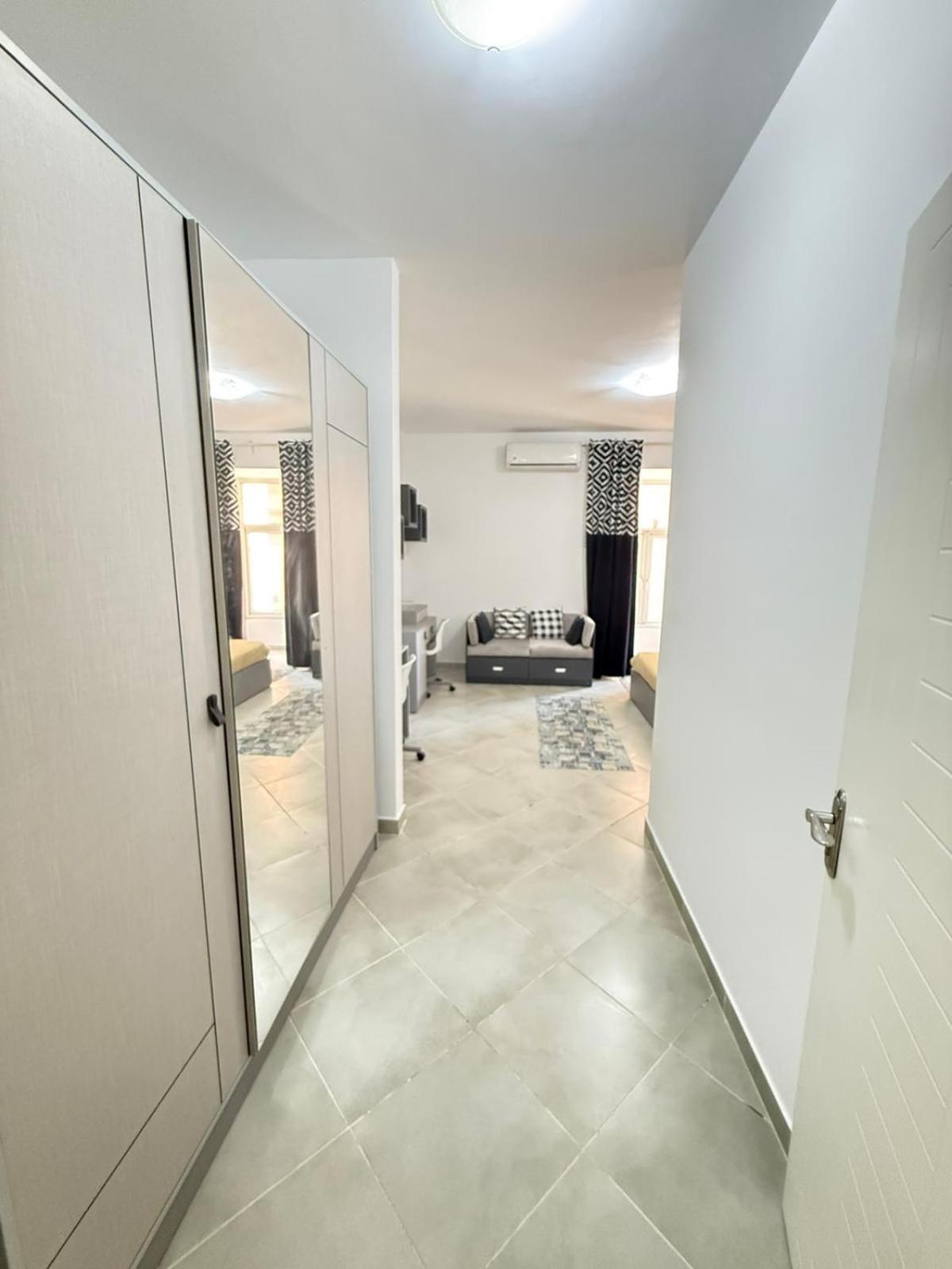 Apartment Modern 2br - Al Dora Resort, *