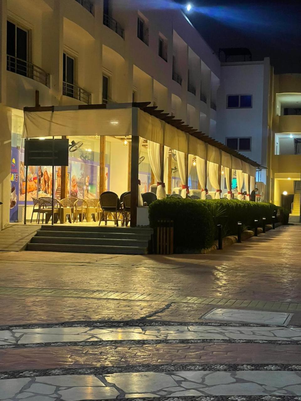 Cecelia Challet Aparthotel