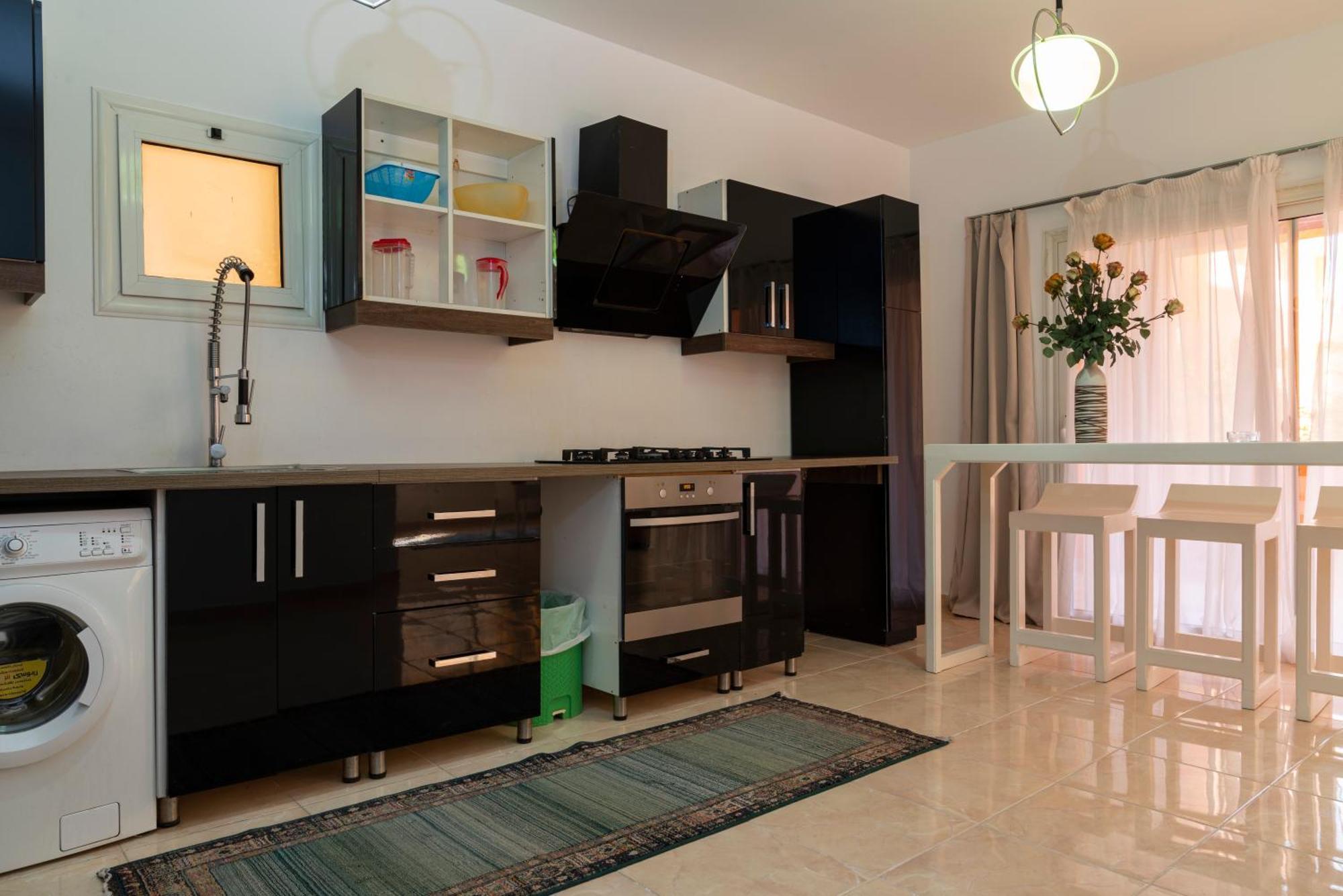 Apartment Modern 2br - Al Dora Resort,