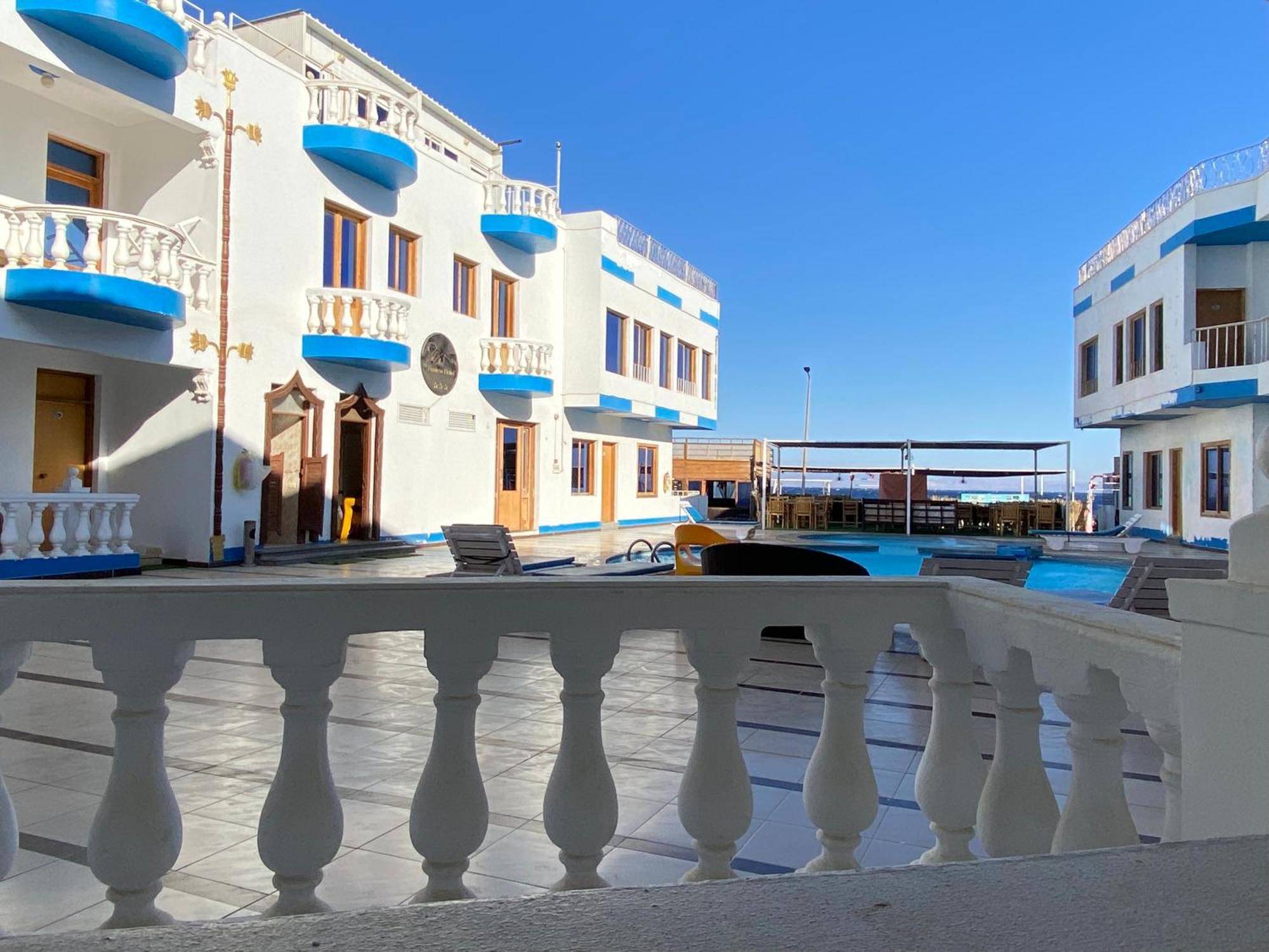 Seaview Hotel 3*