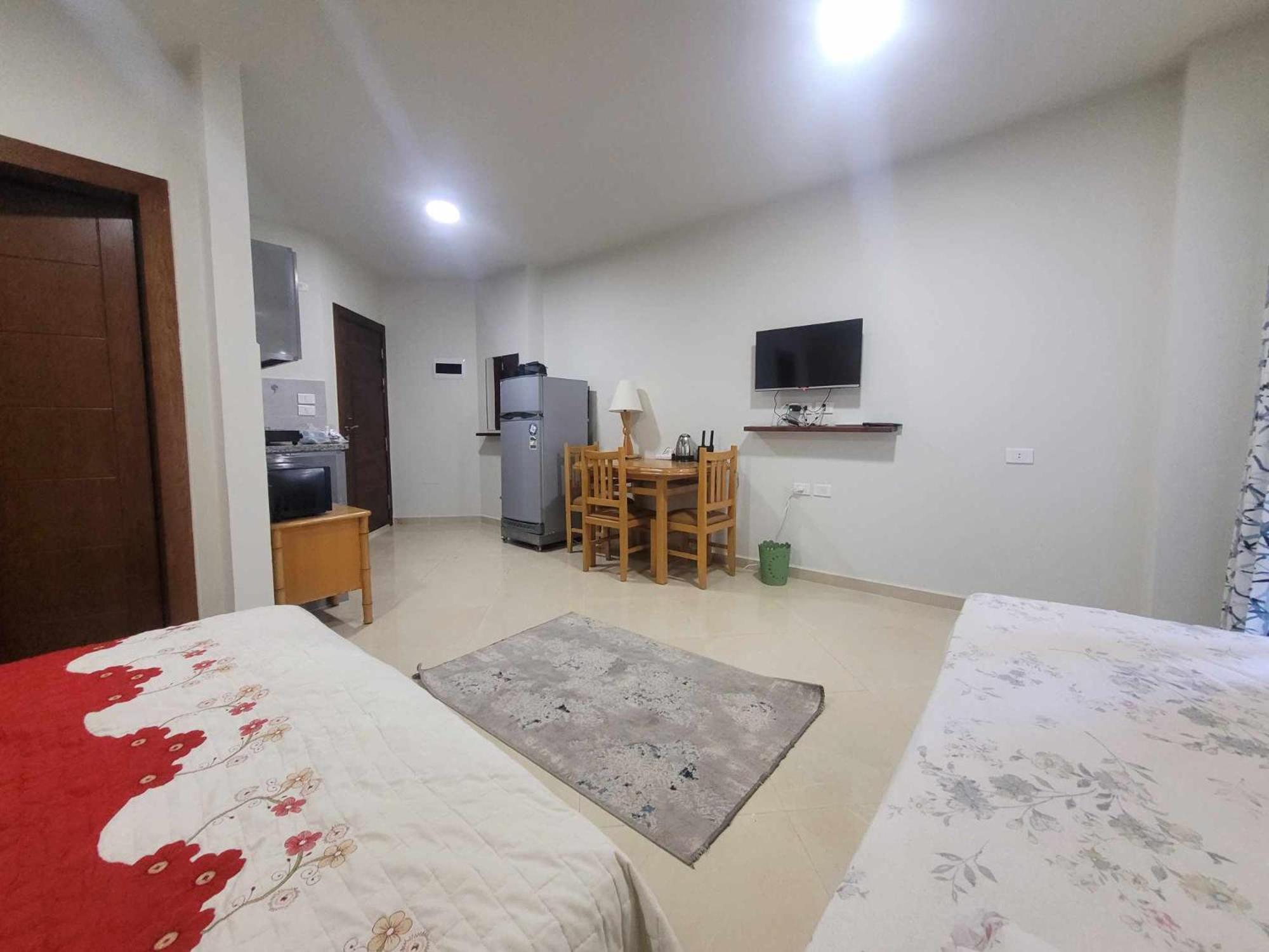With Seaview, Amazing For Couples, Sunny & Seaview & Free Wi-fi Apartment *