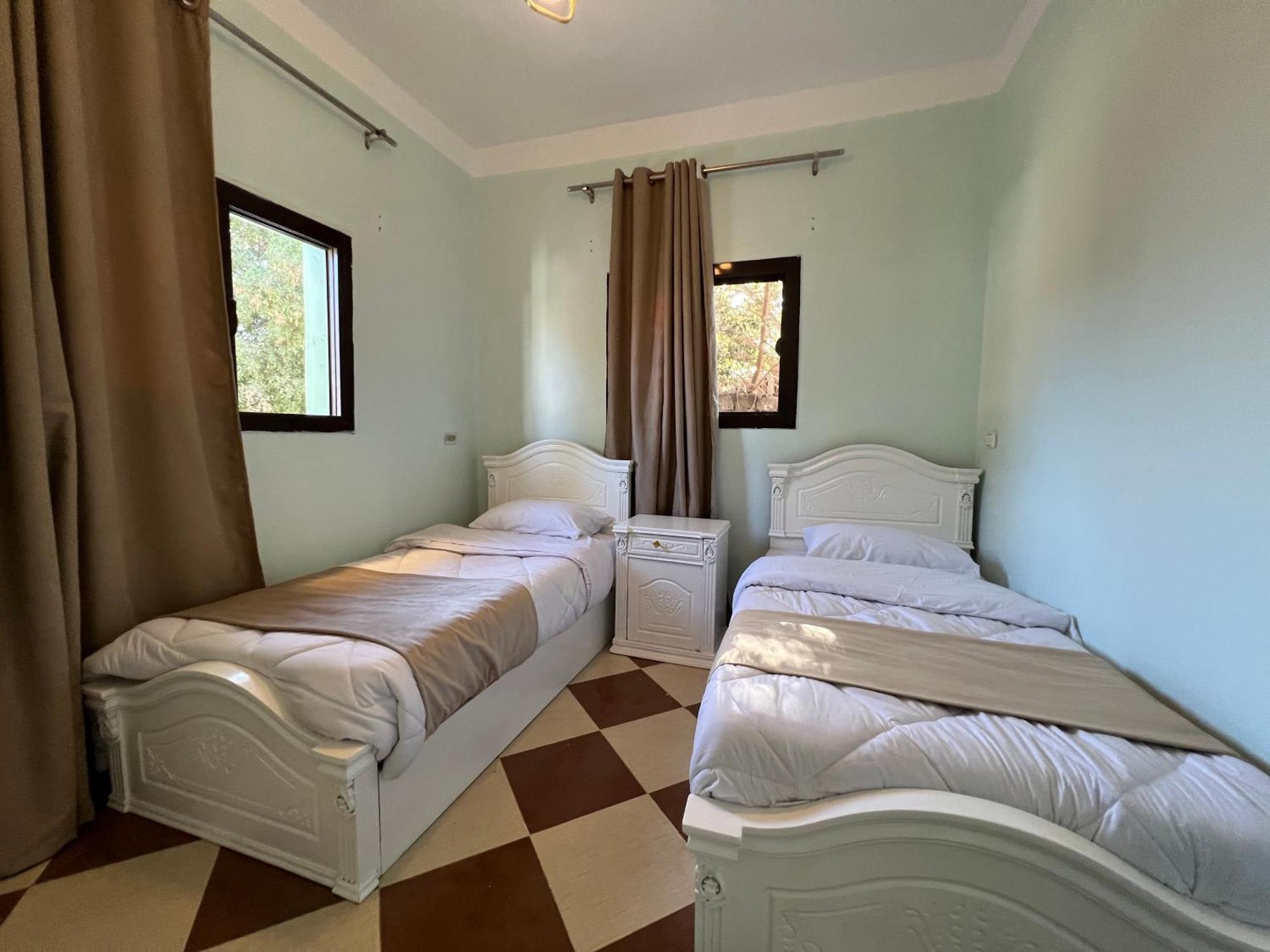Manzzel Hostel *