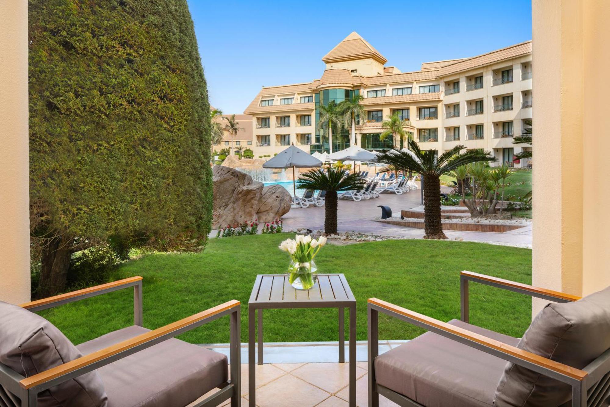 Hilton Pyramids Golf Resort 5*