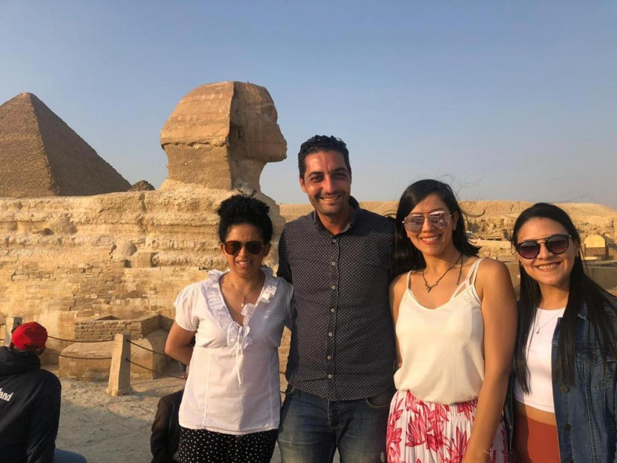 Pyramids Golden Temple * Cairo