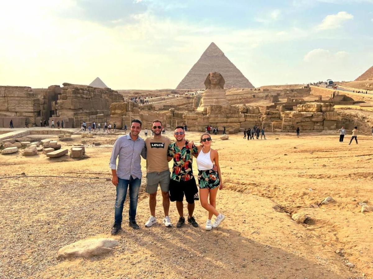 Pyramids Golden Temple Cairo