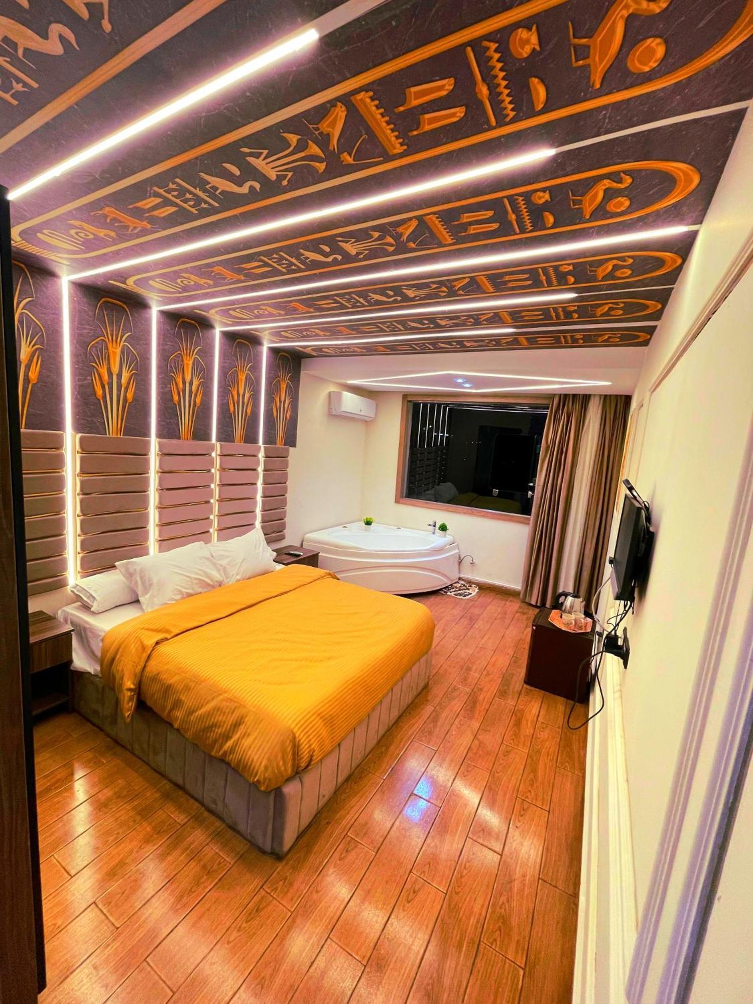 Hotel Pyramids Golden Temple