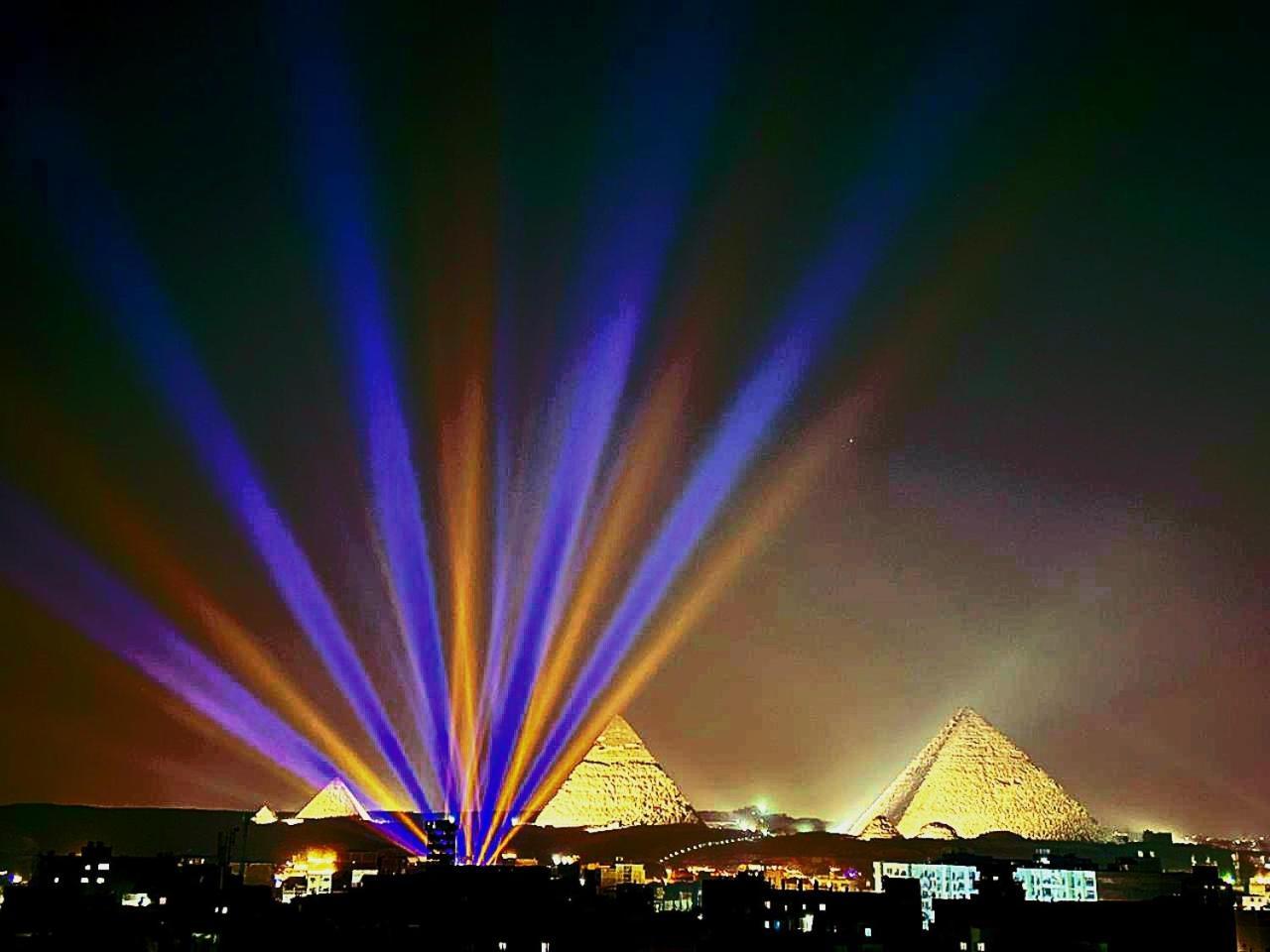 Pyramids Golden Temple * Cairo