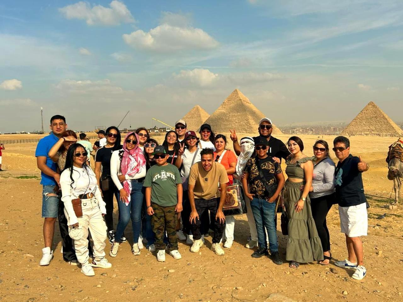 Pyramids Golden Temple * Cairo