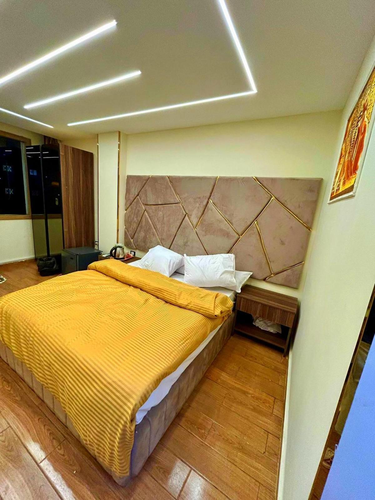 Hotel Pyramids Golden Temple