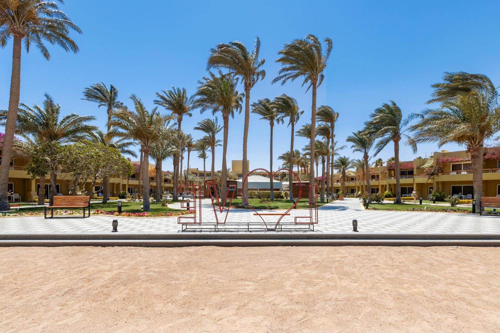 Resort Palm Families And Couples Only 4*