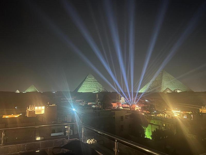 Pyramid View * Cairo