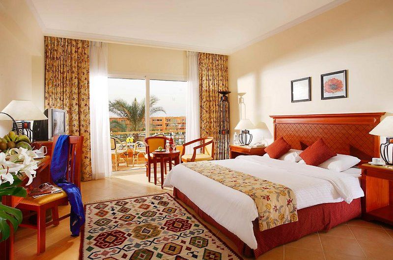 Hotelux Marina 4*