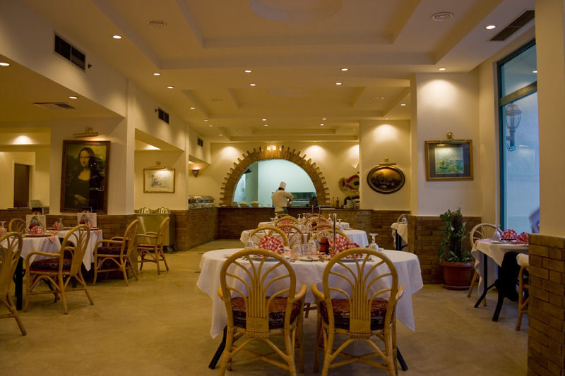 Hotelux Marina 4*