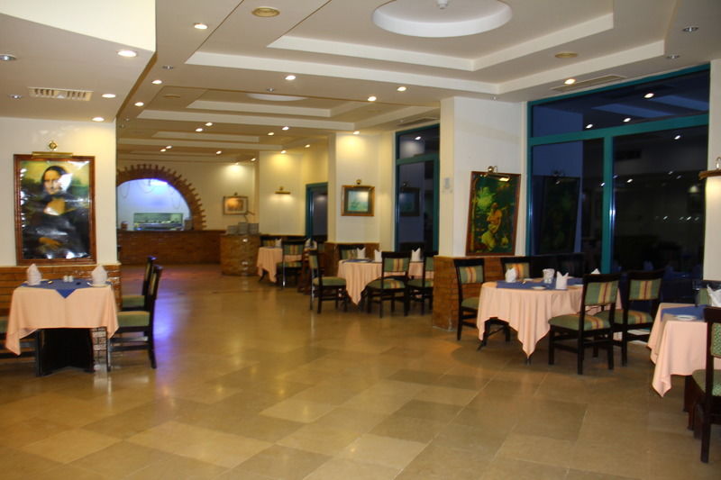 Hotelux Marina Resort 4*